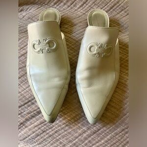 Ferragamo beige shoes